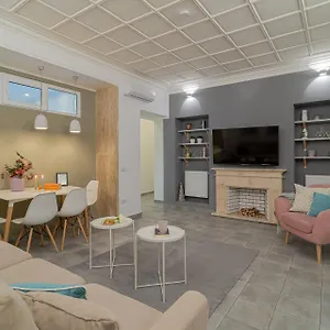 https://stylish-4br-modern-comfort-in-piata-universitatii.bucharesthotelsnow.com